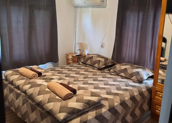 50 Hébergement de vacances *